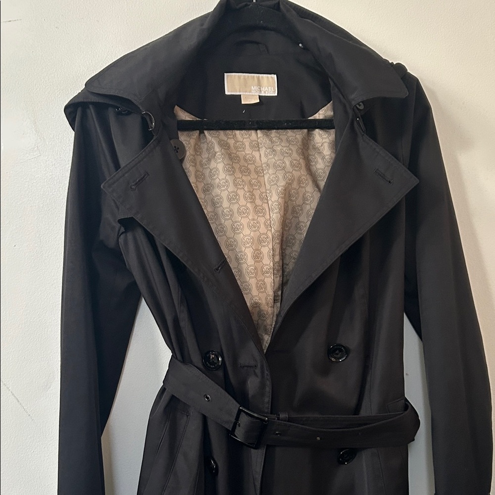Black Trench Coat With Patterned Lining - image 6